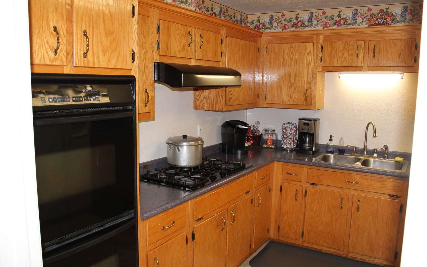 56 W Vineyard Ln, Hayesville, NC 28904